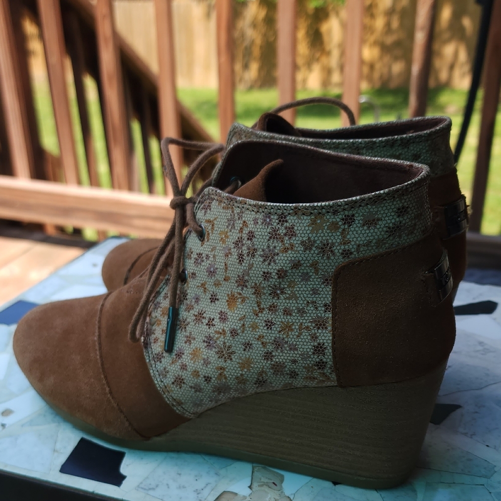 Toms brown wedge ankle boot with flowers 9